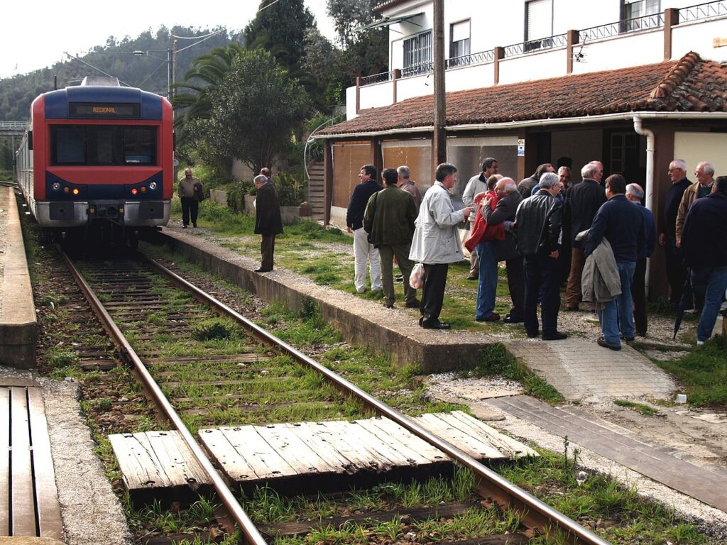 CP oferece programa turístico Rota da Lampreia Apeadeiro_de_Barragem_de_Belver_04
