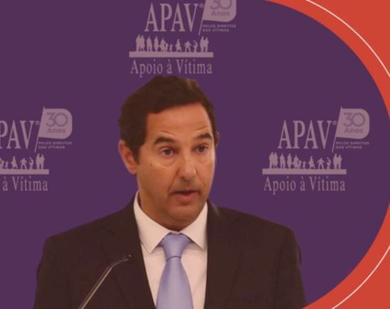 Almeirim acolhe exposição e palestra do juiz Luís Miguel Caldas sobre a Associação de Apoio à Vítima