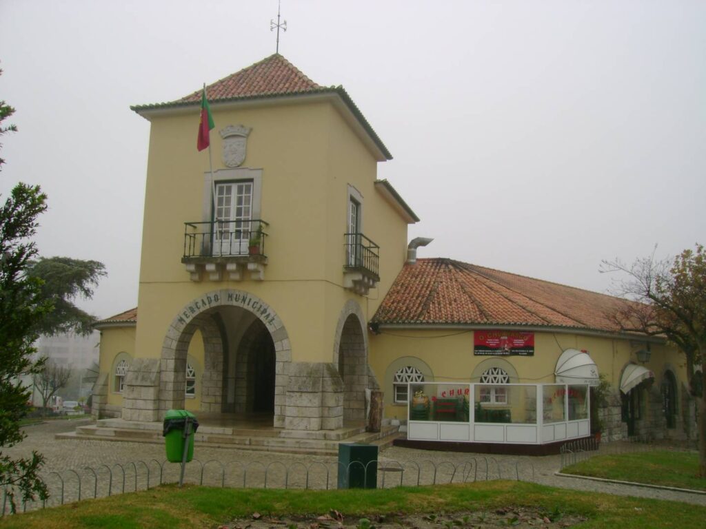Mercado municipal do Cartaxo mantém-se aberto