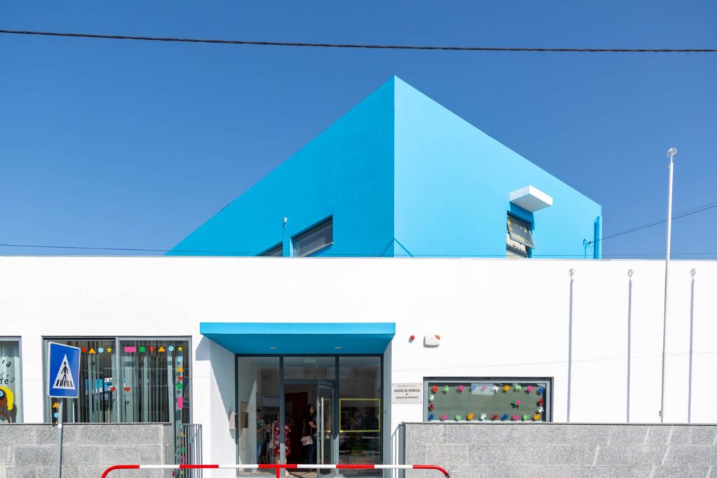 Município de Azambuja suspende mensalidades da creche do Alto Concelho e do Complexo de Piscinas