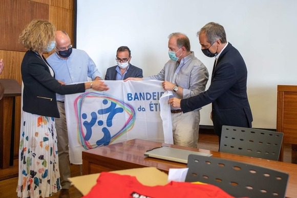 Câmara de Almeirim recebe Bandeira da Ética no Desporto