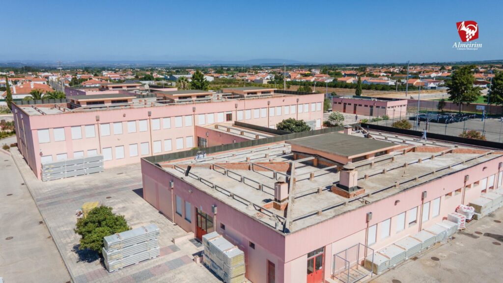 Ministra da Coesão Territorial visita obras de retirada de amianto nas escolas de Almeirim