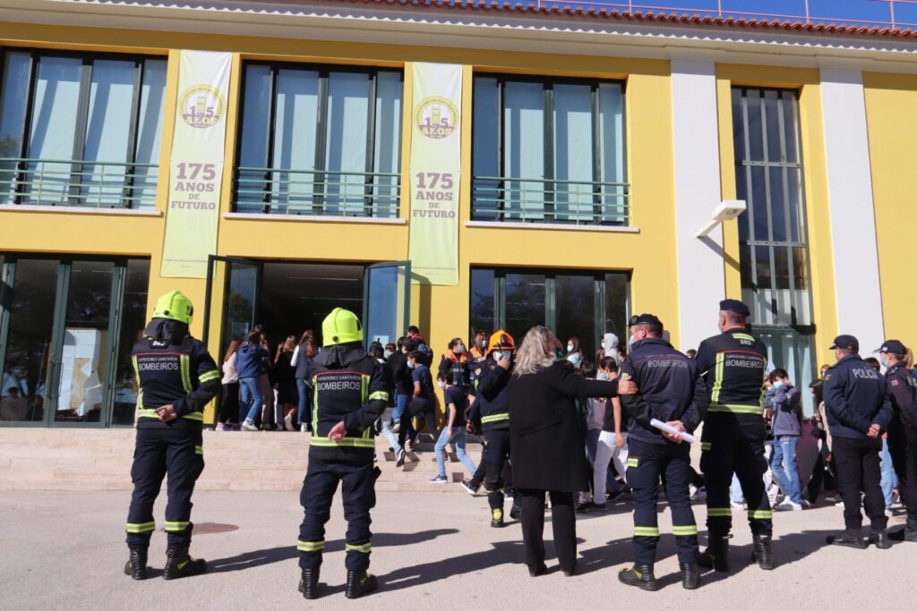 “A Terra Treme” na Escola Secundária Sá da Bandeira
