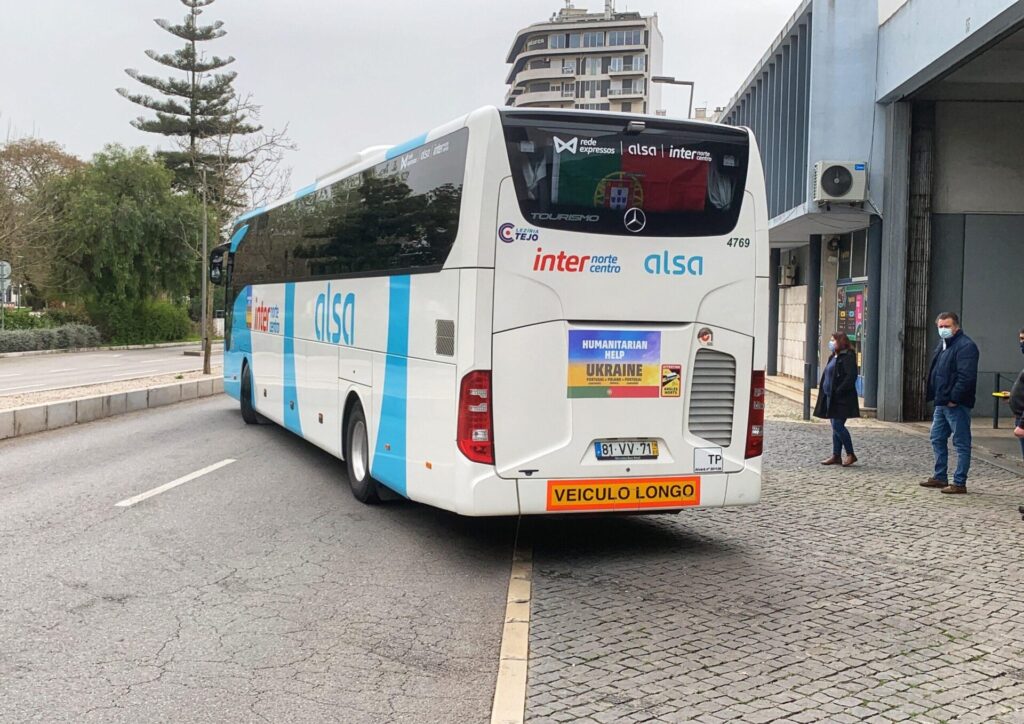 Câmara de Santarém envia autocarro com ajuda humanitária para a fronteira da Polónia com a Ucrânia