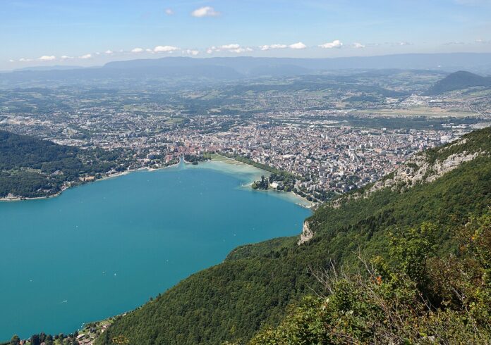 Annecy, vue du mont Veyriez (Haute-Savoie, France)