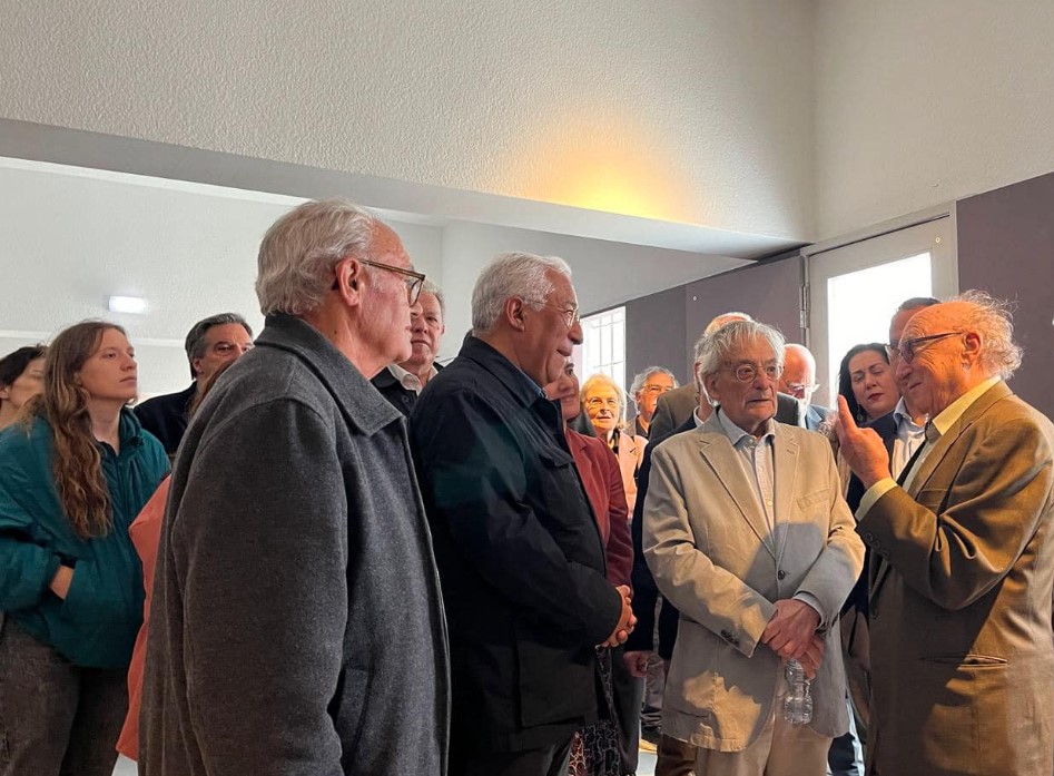 O primeiro-ministro, Costa com antigos presos políticos na antiga prisão de Peniche, hoje Museu da Resistência